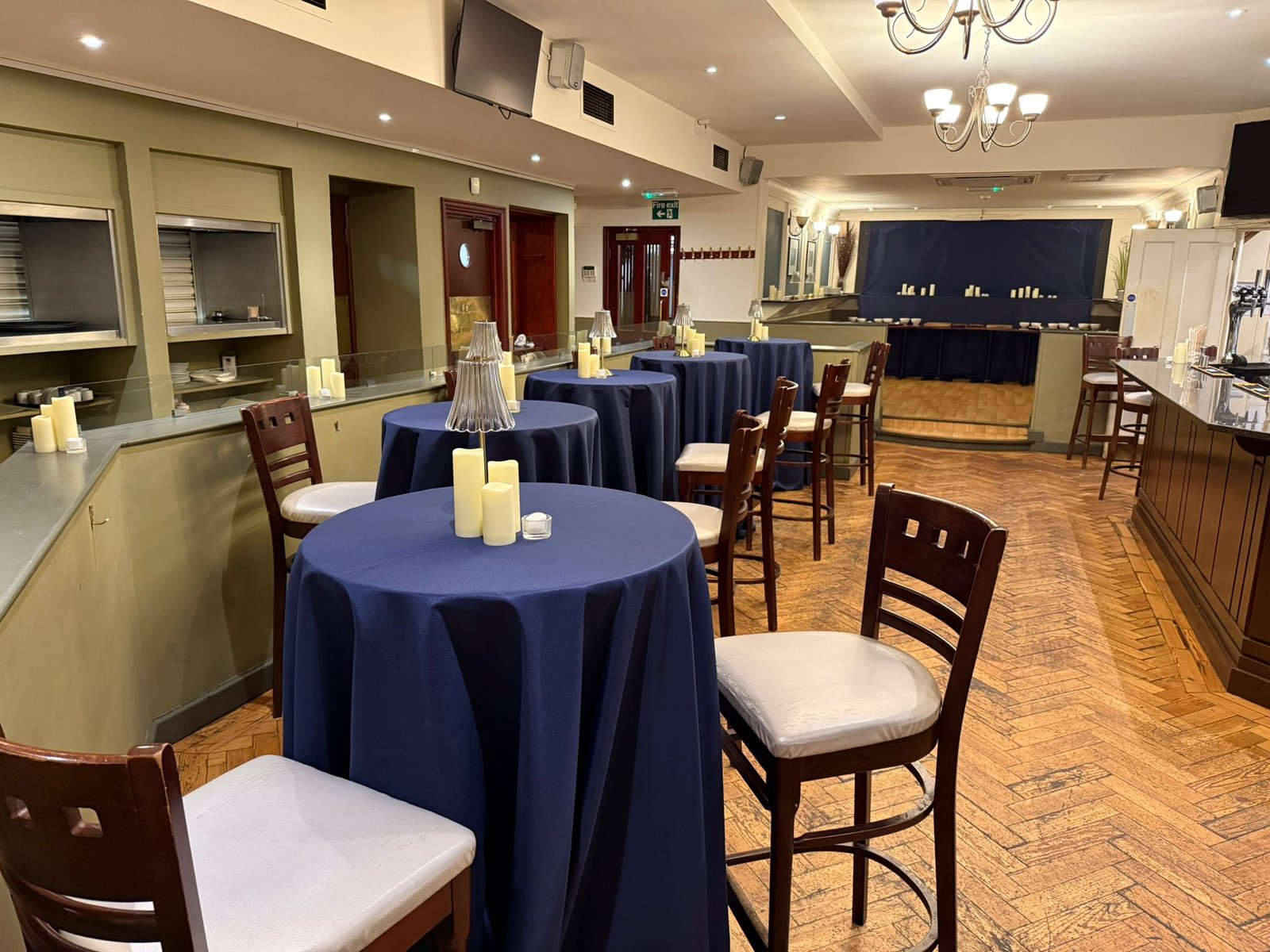Steam Wine Bar, the restaurant set for a City lunch